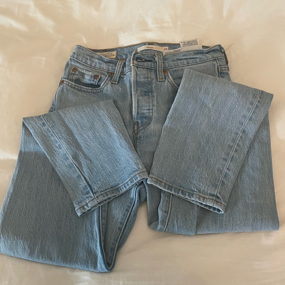 Levi’s Button Fly Wedgie Jean - Size 24